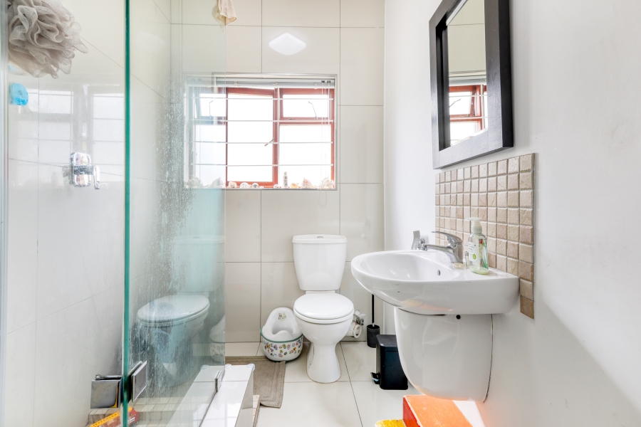 To Let 2 Bedroom Property for Rent in Green Point Western Cape